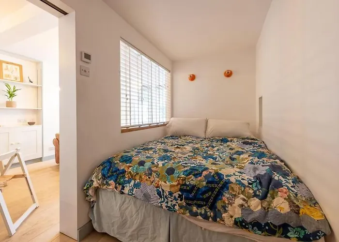 Lovely Self-Contained Basement Studio With Kitchen