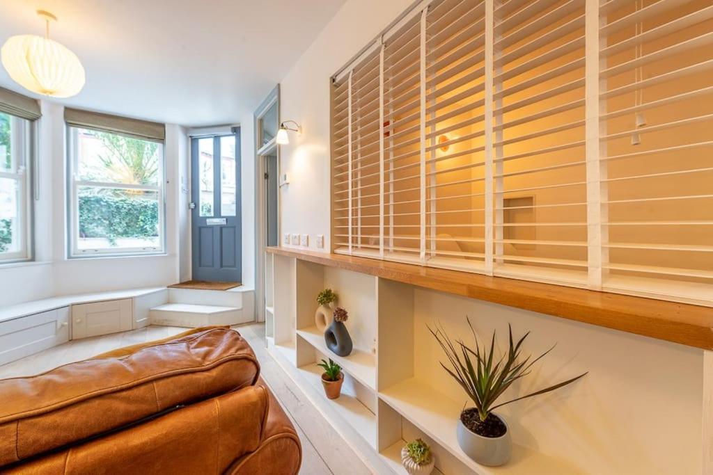 Lovely Self-contained Basement With Kitchen * Londres