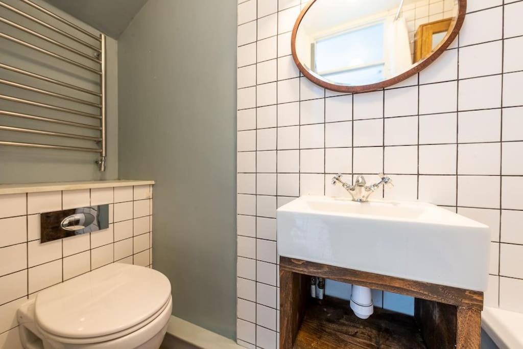 Lovely Self-contained Basement With Kitchen Londres