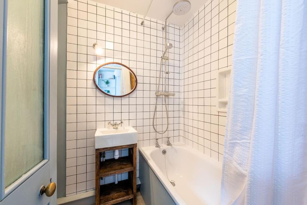 Lovely Self-contained Basement With Kitchen Apartamento *