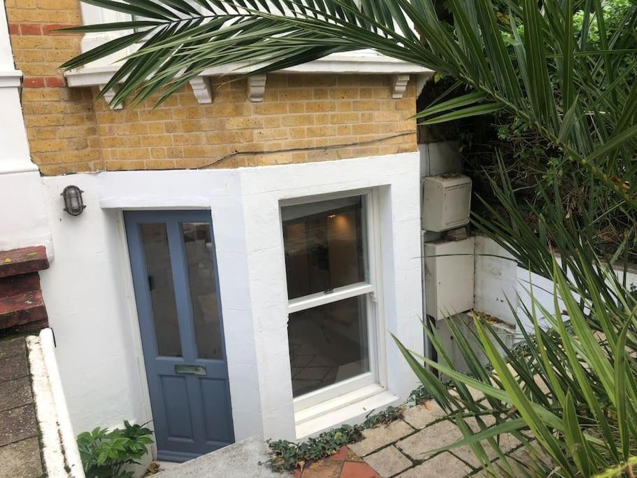 Apartamento Lovely Self-contained Basement With Kitchen
