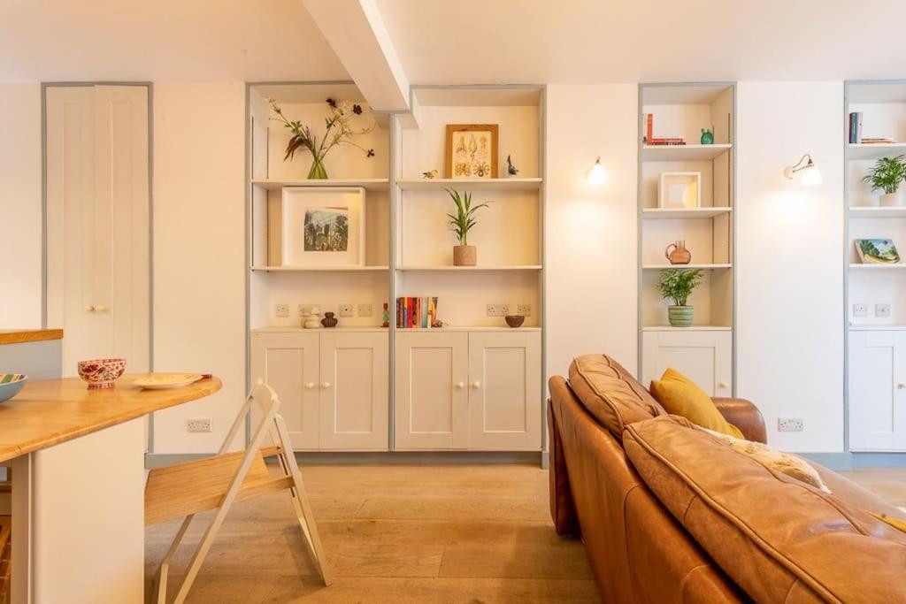 Lovely Self-contained Basement With Kitchen Londres