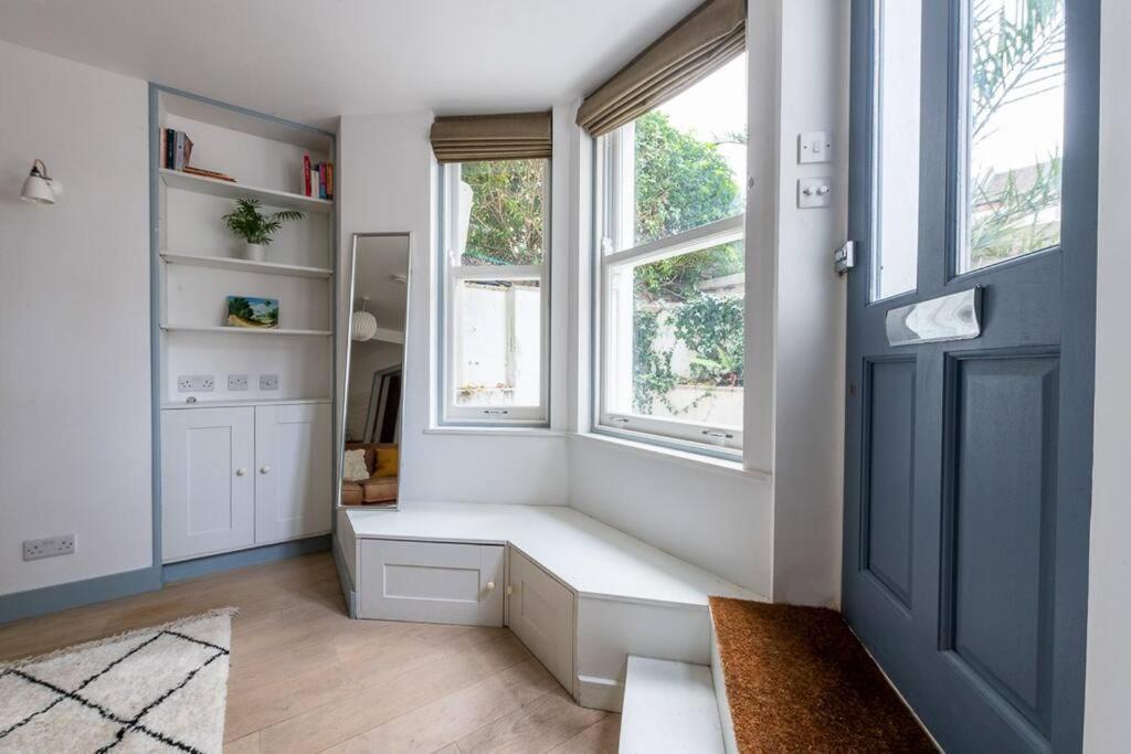 Appartement Lovely Self-contained Basement With Kitchen Londen